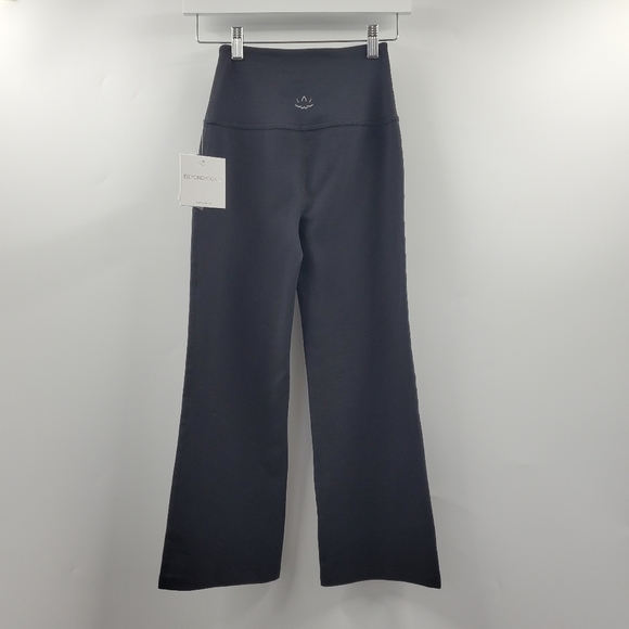 Beyond Yoga Original High Waisted Capri Legging Black NEW - Picture 7 of 9